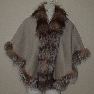 NWT $560 Belle Fare Oatmeal Tan Brown Fox Fur Trim Cape